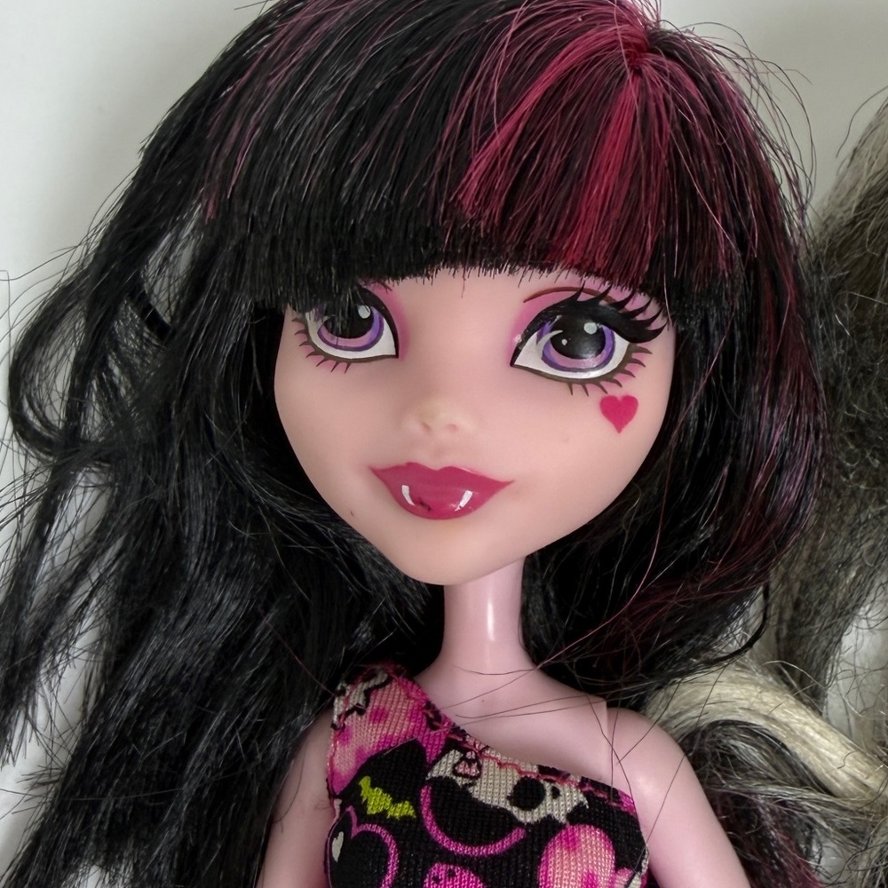 Monster High Draculaura Skull Print Dress & Frankie Stein Emoji Dolls Mattel - Picture 3 of 11